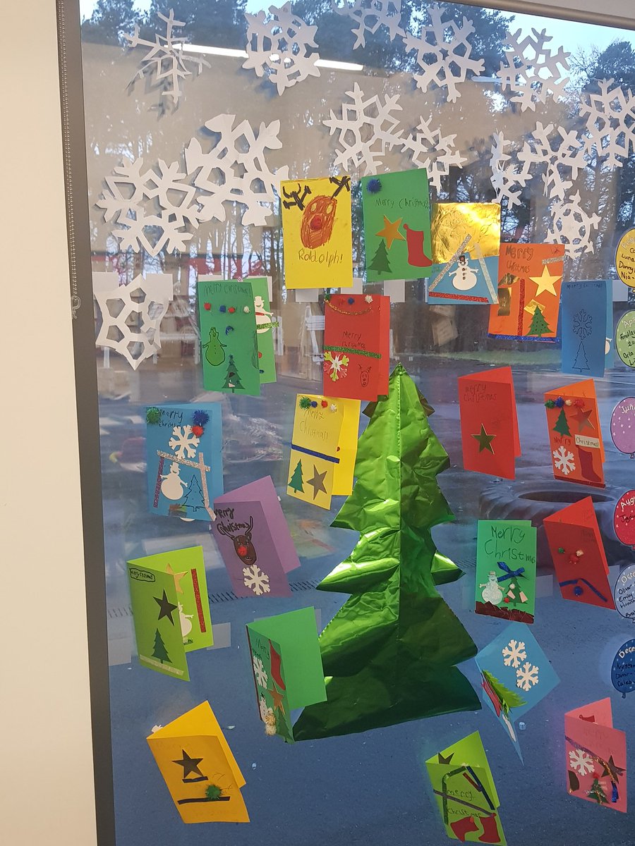 MissPhilip19's tweet photo. P3 have been busy making 3D Christmas cards and working on our symmetry 🎄🎨 https://t.co/PqgFLOZCpk