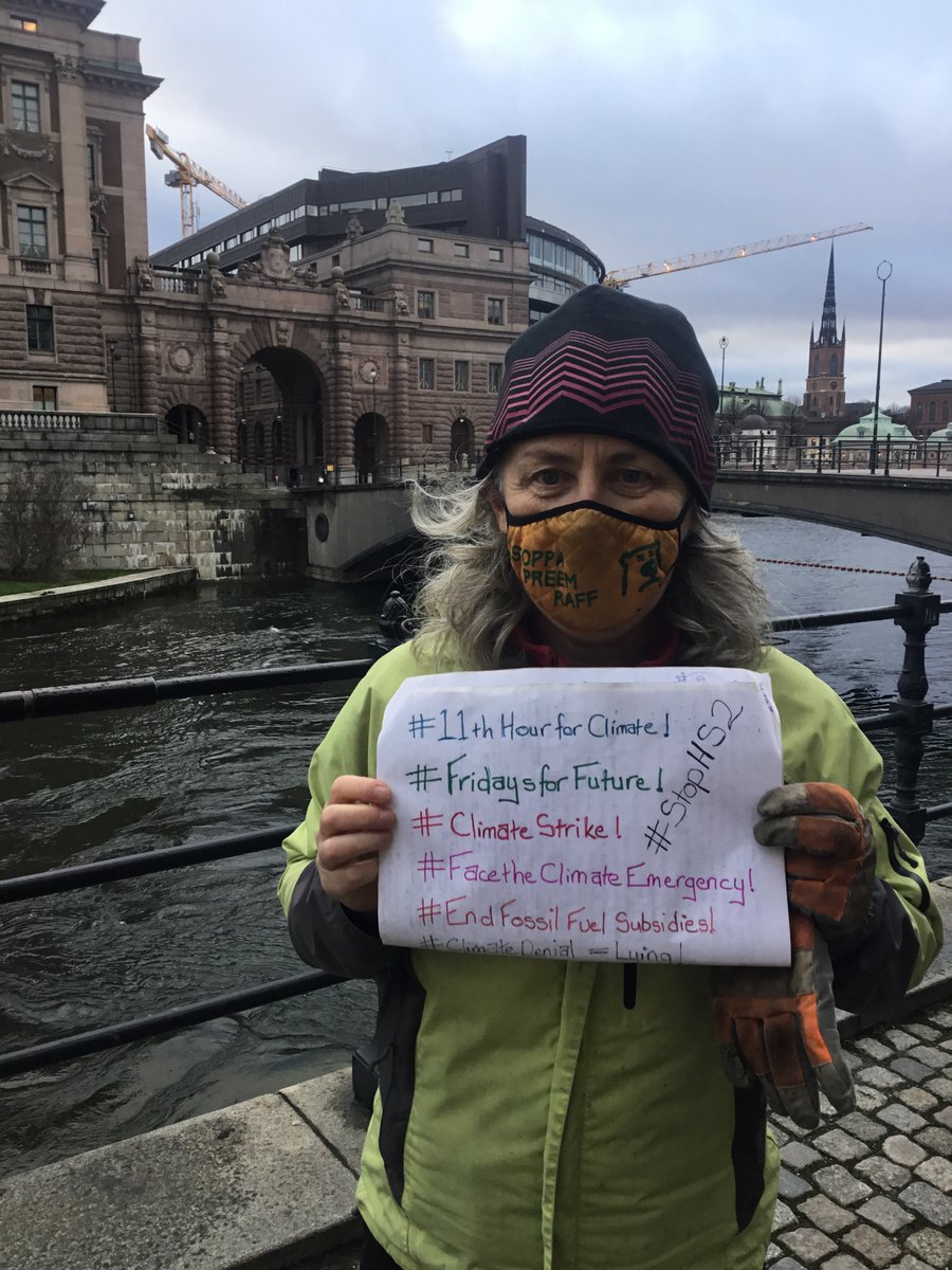 🆘🆘Week 18 @11thHFC

Day 2 #SwedishConstitution
Day 166 #SaveCongoRainforest 
Day 68 #StopShell #StopHell 
@shell
 plans to dump 11,000 tonnes of Oil & Toxic waste. 
#NorthSeaRevolution 

Week 122 #ClimateStrike #FridaysForFuture 
#FightFor1Point5 

Month 8 #ShoeProtest 🆘🆘