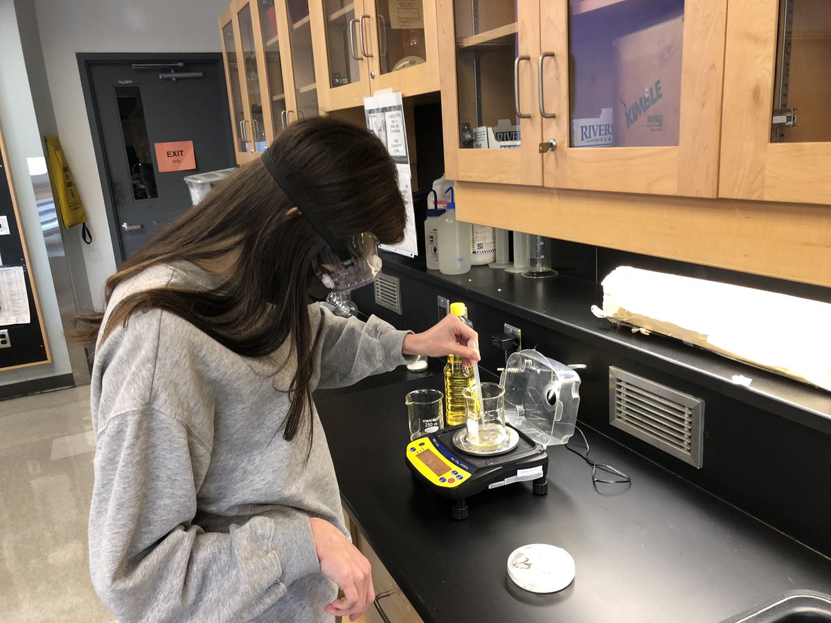 petrychkovych's tweet photo. Today we are making soap in 12c Chemistry and learning about organic reactions @CawthraParkSS @twjmcleod @PeelSchools https://t.co/OnJa0oN9VA