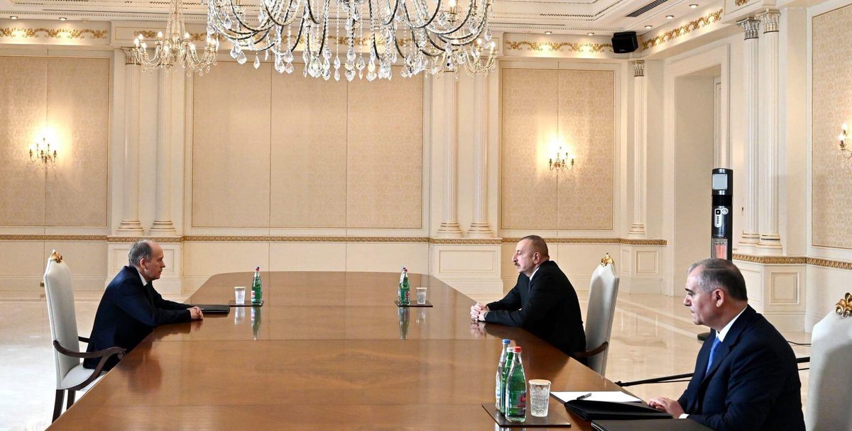 huseynmirzayev's tweet photo. İlham Əliyev Rusiya Federal Təhlükəsizlik Xidmətinin direktorunu qəbul edib
https://t.co/S9xiBoXpR7 https://t.co/ojacHVU2q6