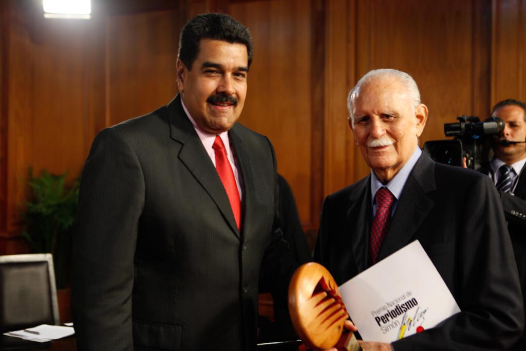 NicolasMaduro's tweet photo. Al Pueblo y la Familia Rangel Ávalos, les transmito mis condolencias, saben lo que significó y significa José Vicente para mí y para todo el equipo que me acompaña. Un revolucionario como pocos, cuenten con que honraremos su memoria y enarbolaremos sus banderas de justicia. https://t.co/2tDgMDS016