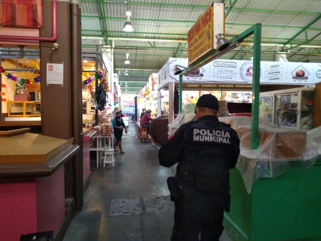MunicipioSeguro's tweet photo. Efectuamos recorridos de seguridad y vigilancia en los mercados del centro de la ciudad. #MunicipioSeguro #QuédateEnCasa @MunicipioOaxaca https://t.co/T8U3tnBN3d
