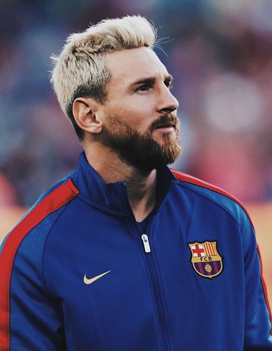 OficialSala12's tweet photo. Messi no 3° ano jogando com Neymar // Mbappé no 3° ano jogando com Neymar.

O EFEITO NEYMAR 😂😂😂 https://t.co/BnzaQX2ptb