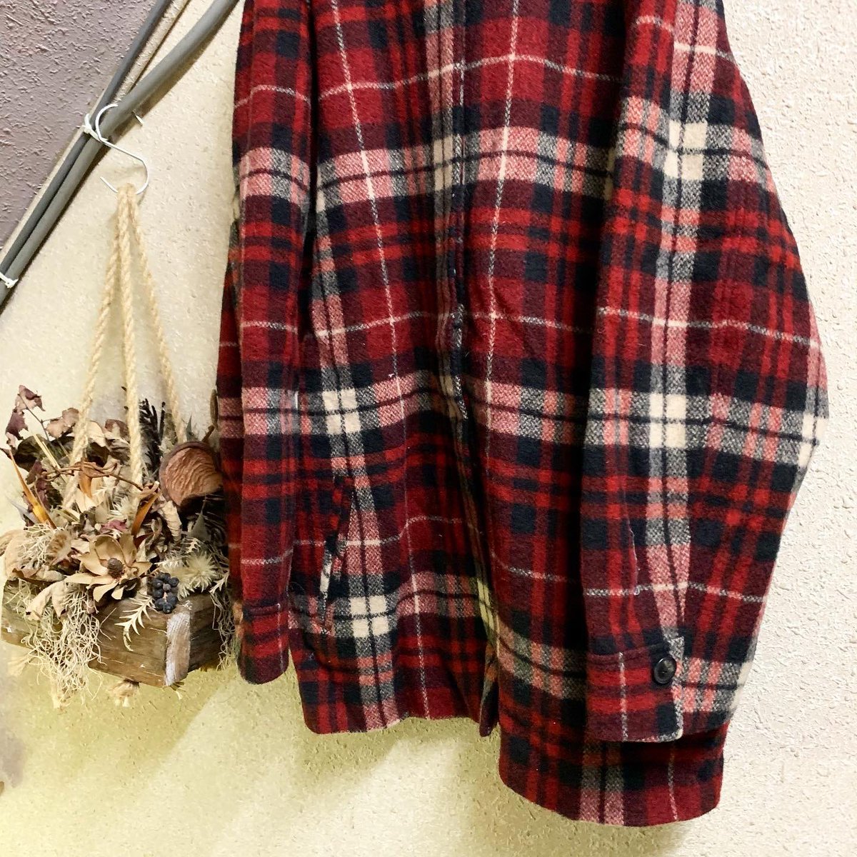 Epic_used's tweet photo. 週末に向けて只今品出し中‼️
今宵も熱いアイテム満載です🔥

【Eddie Bauer】
check coat

エディバウアーの
襟が取り外し可能なチェックコート

キルティングが暖かいウールチェックは冬ならでは🎄
____________

12月19日(土)
Epic. OPEN🚪
☀️14:00-20:00🌘
*
#eddiebauer #checkcoat https://t.co/oZpprTgzaG