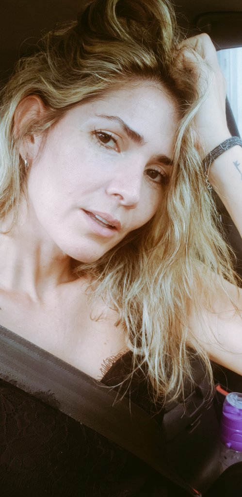 sofiazafra's tweet photo. La felicidad está hecha con pétalos y espinas. https://t.co/seV1wP6EEM