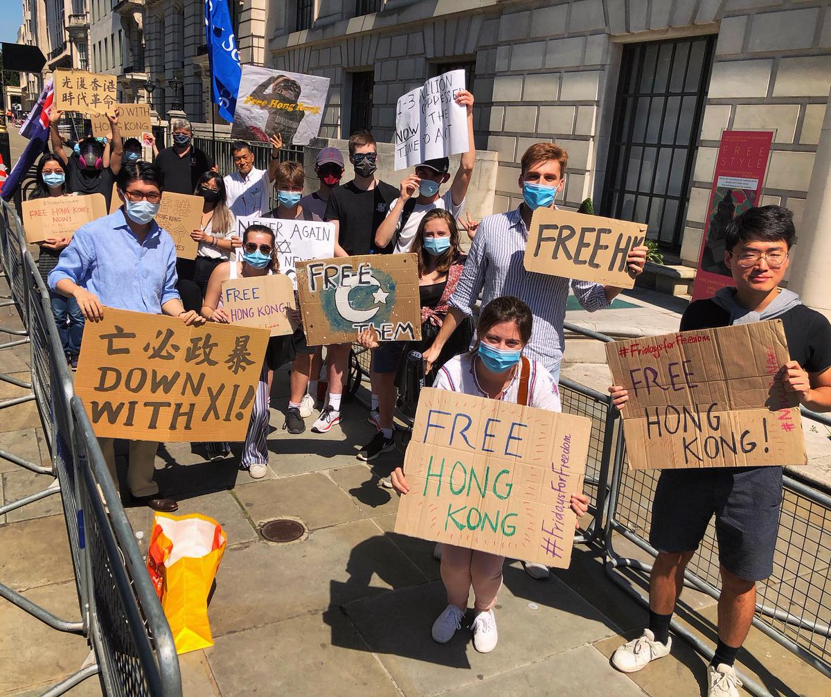 ColombeCS's tweet image. It’s #FridaysForFreedom

Here’s a throwback to one of @NOW4humanity 's 1st protests in July!

Join us in pushing counties to unite for #democracy &amp;amp; #rights: now.world/freedom

⚡️Together United, we cannot be defeated ⚡️

#standwithhongkong #endsars #standwithbelarus