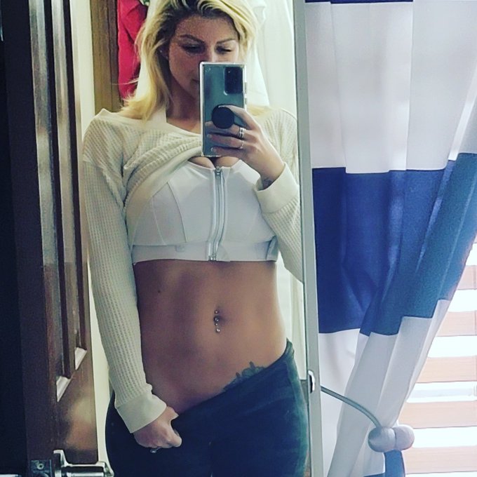 They may be babies still, but my little abs are growing 💪 https://t.co/MnxPjnd87y<a href="/tag/dogfartgotm"class="tags"><span>#dogfartgotm</span></a>