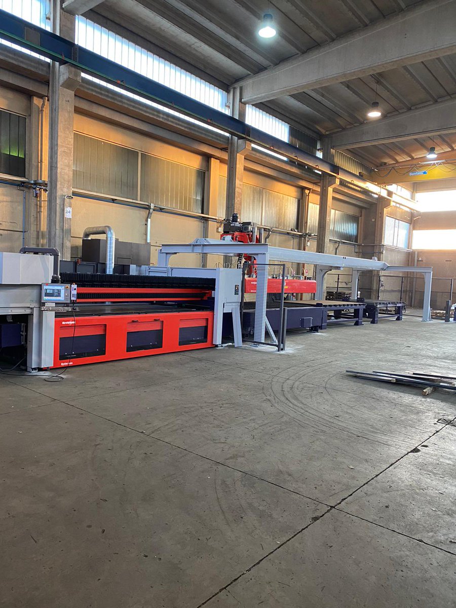 Lasertech_'s tweet photo. Installazione terminata Bystar 4020 4400w Co2 con sistema du carico/scarico Bytrans 4020 line del 2008 completamente revisionato presso AZZURRO SRL a Mondovì (CN)
#tagliolaser #Bystronic #lamiera #lasersparepart https://t.co/v8W4HjpUTu