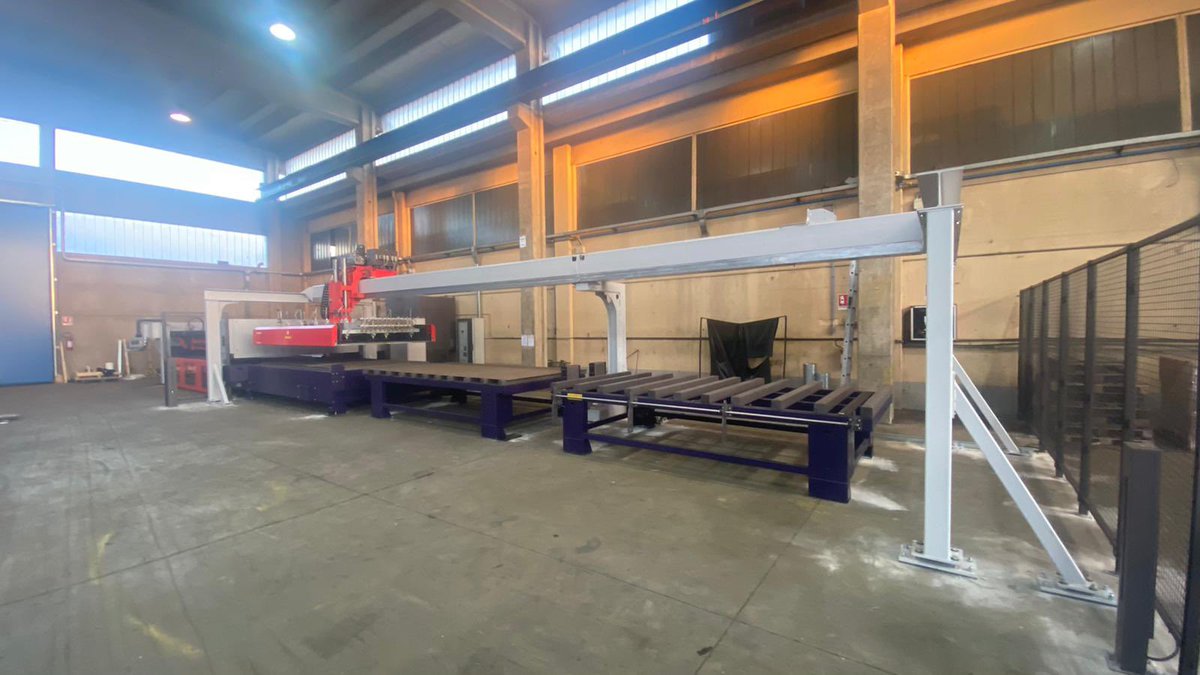 Lasertech_'s tweet photo. Installazione terminata Bystar 4020 4400w Co2 con sistema du carico/scarico Bytrans 4020 line del 2008 completamente revisionato presso AZZURRO SRL a Mondovì (CN)
#tagliolaser #Bystronic #lamiera #lasersparepart https://t.co/v8W4HjpUTu