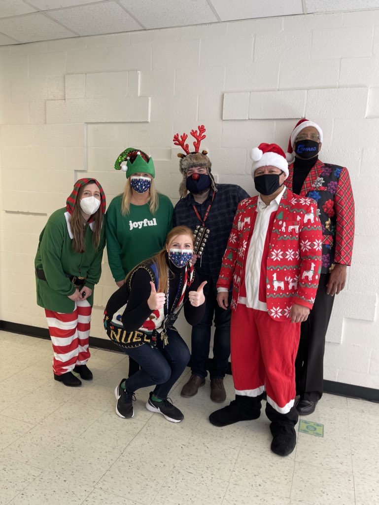 NWSecondaryDISD's tweet photo. Walking in a Walker Wonderland with the wonderful Ms. Toole! @edwalkerms @MelodyPaschall1 @DallasISDLeads https://t.co/rJxBFgM2ev