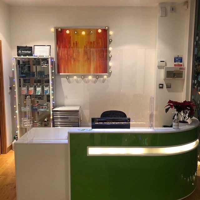 wimbledndentist's tweet photo. The whole team at The Wimbledon Dentist wishes everyone a safe but fun weekend. During Tier 3, we can still get out as families to have a bit of exercise and play, so we wish you all a merry weekend! 💚 https://t.co/5ctl0LgaMQ