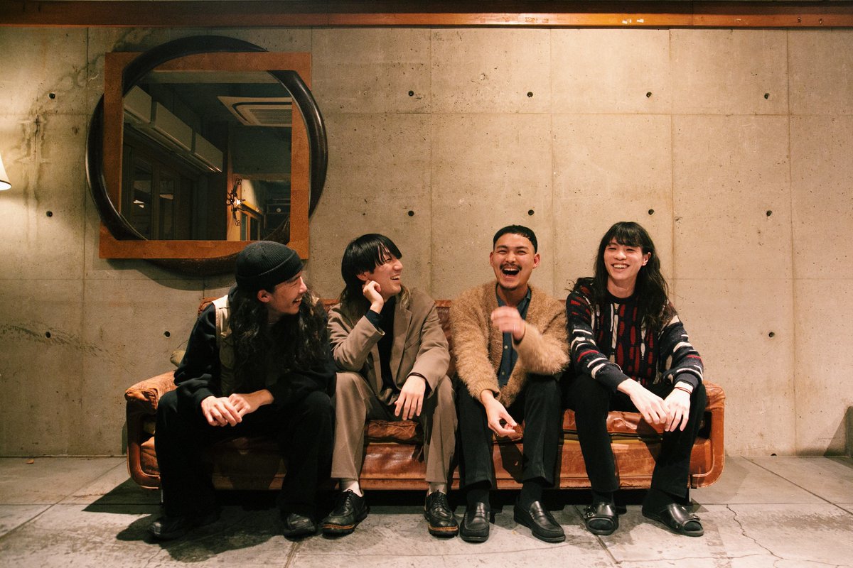 Qetic's tweet photo. 「プライドはなくても美学は持っていたい」

4年ぶりのフルアルバムをリリースした #HelsinkiLambdaClub と収録曲“IKEA”でMV監督デビューを飾った #neveryoungbeach の巽啓伍が語る音楽家としての姿勢や撮影の裏話。
 
Interviewer：@TAISHI_IWAMI
Photo：@fkmr_08
 
https://t.co/SYlRVjtxi2 https://t.co/gz1reS51Jj