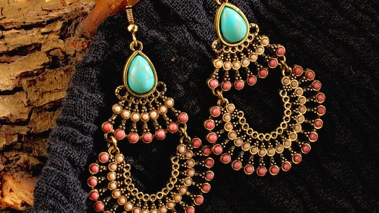 LohRoger's tweet photo. https://t.co/DFkM34iwE3 via @Etsy #vintagebeauties #vintagestyle #vintagejewelry #BohemianRhapsody #Gypsy #Christmasgifts #earrings #WinterIsComing #beautyqueen https://t.co/VYh2IHhov4