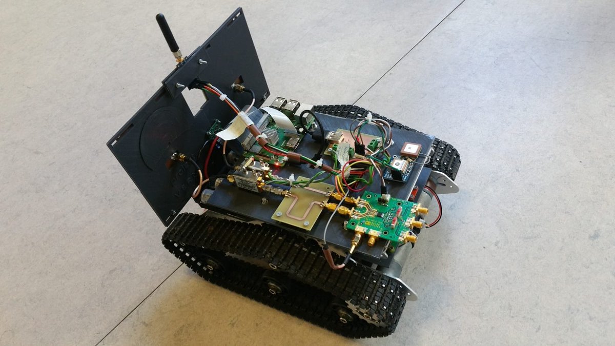 epigijon's tweet photo. 🔭 Alumnos del máster en Telecomunicaciones de la EPI diseñan un robot autónomo para auxiliar a astronautas o personas heridas de manera autónoma. 
▶️ El robot recoge información del entorno y transmite su ruta y dicha información a una estación base, hasta alcanzar el objetivo. https://t.co/hCmNvsZJUm