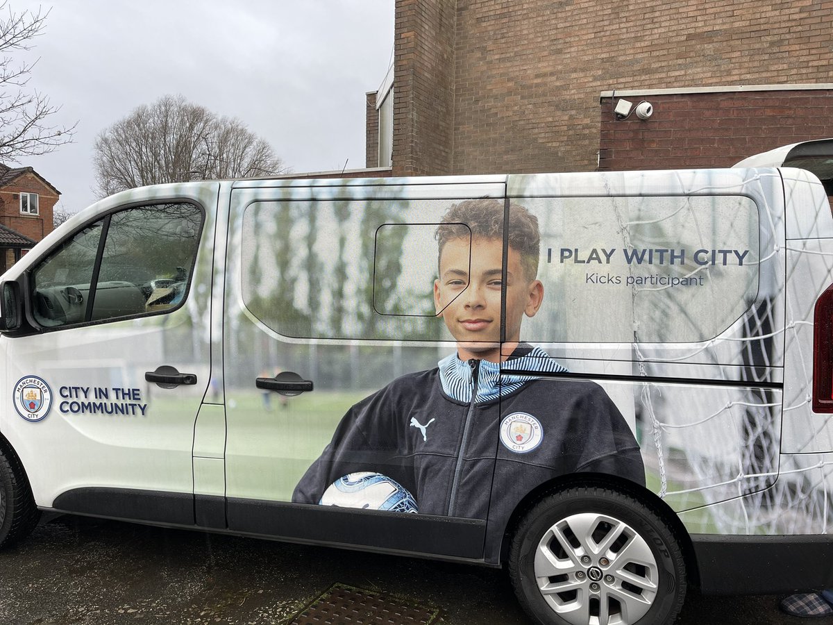SpinMcr's tweet photo. Thank you to @mancity for bringing Christmas magic to our community by donating essential items to us here at Supporting People in Need! #ManCity #SupportingPeopleInNeed https://t.co/tnDrkNbBxp