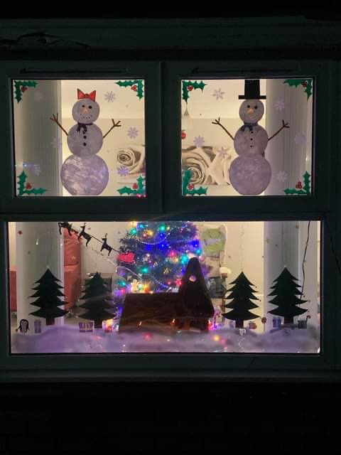Huxterstone has been getting into the festive spirit! They are taking part in the ‘living advent calendar’ in their local area. Each day, a house in the area decorates their windows, and it’s revealed just like an advent calendar. Well done everyone, your windows look amazing!🎅🏻