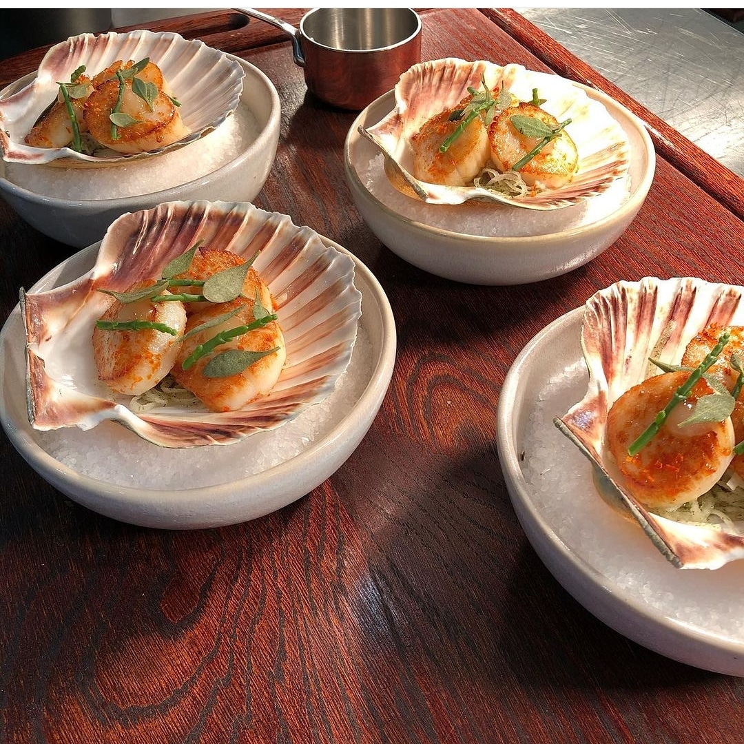KelticSeafare's tweet photo. Feast your eyes on this scallop surprise!!! 😋😋😋
📸 @RussellBateman
#scottishseafood #scallops #handdived #scottishcaught #fishfriday #homecooking #sustainablefishing #catchoftheday #nomnom https://t.co/B0HnVpYq3a