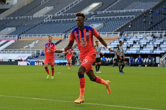 defences except through crosses. That is where Tammy Abraham comes in. His finishes especially arially are obviously nowhere near that of Oliver Giroud but his presence allows others to play. Most times Tammy drops deep outside the box, to distribute balls, drag CB out and create