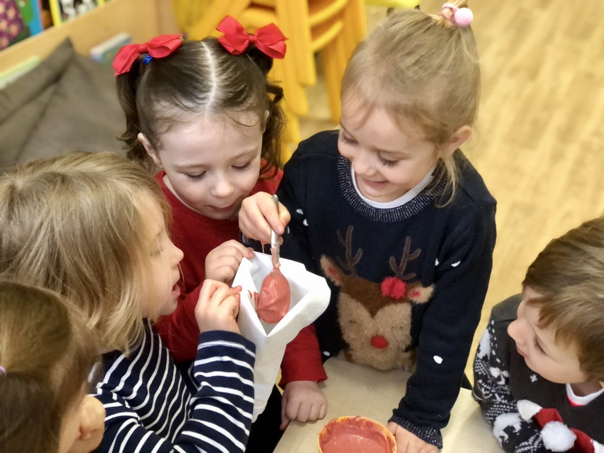 JamesBrindleyPS's tweet photo. Christmas cupcake decorating in Reception π§ π
π»π§π
π» #UsingAPipingBag #WorkingInATeam #ChristmasJumperDay https://t.co/NFnXkqOYEl