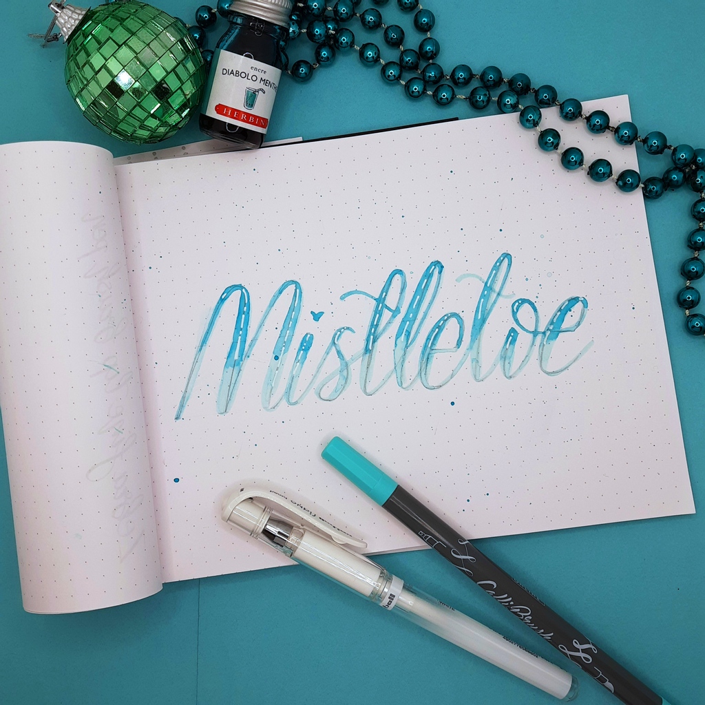 penpusherinc's tweet image. It's day 18 of the #penpusheradventchallenge with @adadletters and we're into the final stretch. For today's 'Mistletoe' prompt we brought a little depth to our brush lettering with some ink

#creativelettering #brushlettering #brushpens #penpusher #penpusherandproud