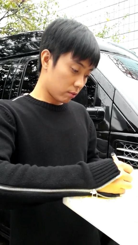 what eun jiwon looks like in real life; a thread