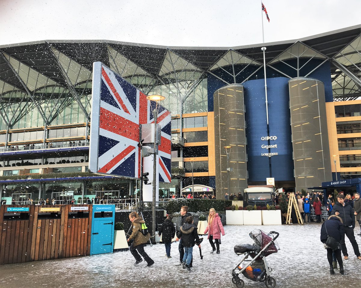 mtfxspecialfx's tweet photo. At this stage of the year we'd usually be gearing up for a packed weekend at @Ascot Racecourse. We'd have falling snow covering outdoor areas and then finish the day with slow falling snow, as racegoers sing a number of festive carols. ❄️
.
Fingers crossed we can return next year https://t.co/tSbs8p0Bd7