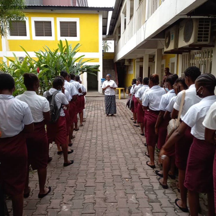 Enkele beelden van de heropening van onze 7 beroepsscholen in de Democratische Republiek Congo, na 6 maanden sluiting door het coronavirus.