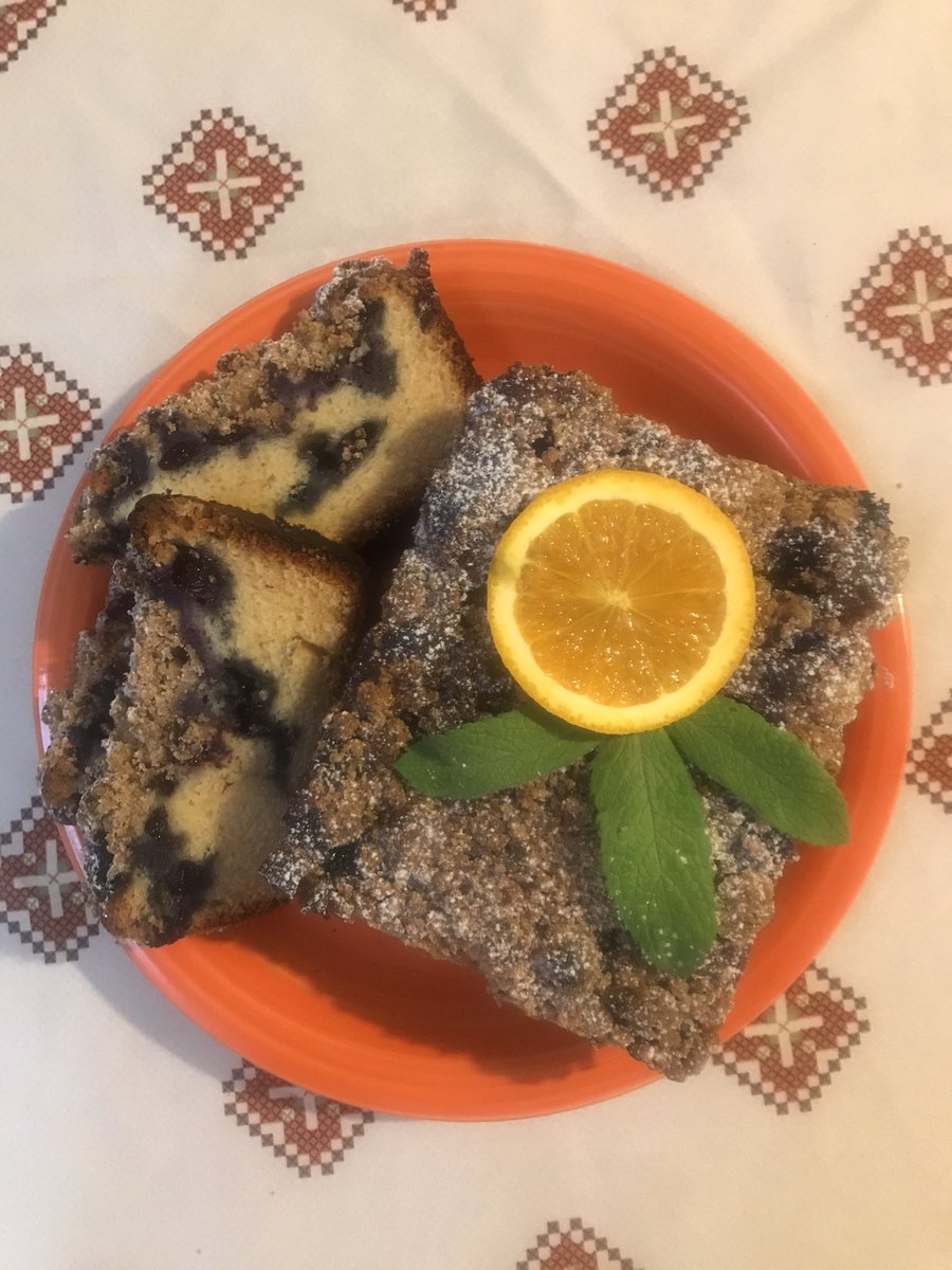benarivas's tweet photo. Buen día para todos, paso a saludar y a presumir mi queque de arándanos con streusel y en honor a la verdad, me quedó la raja 😋 #CosaMasBuena #SoyUnMasterChef #FelizViernesATodos https://t.co/5eb20Ea21J