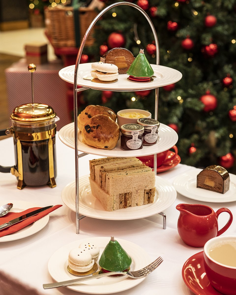 FenwickStores's tweet photo. Oh come, all ye tasteful. With just one week to go, ensure your Christmas is joyful and triumphant with a trip to our #FenwickNewcastle Food Hall. Find Mason + Rye's new doughnut stall, plus festive afternoon tea, pâtisserie, breads and treats to takeaway. #FenwickFood https://t.co/2SXUJ0KFpJ