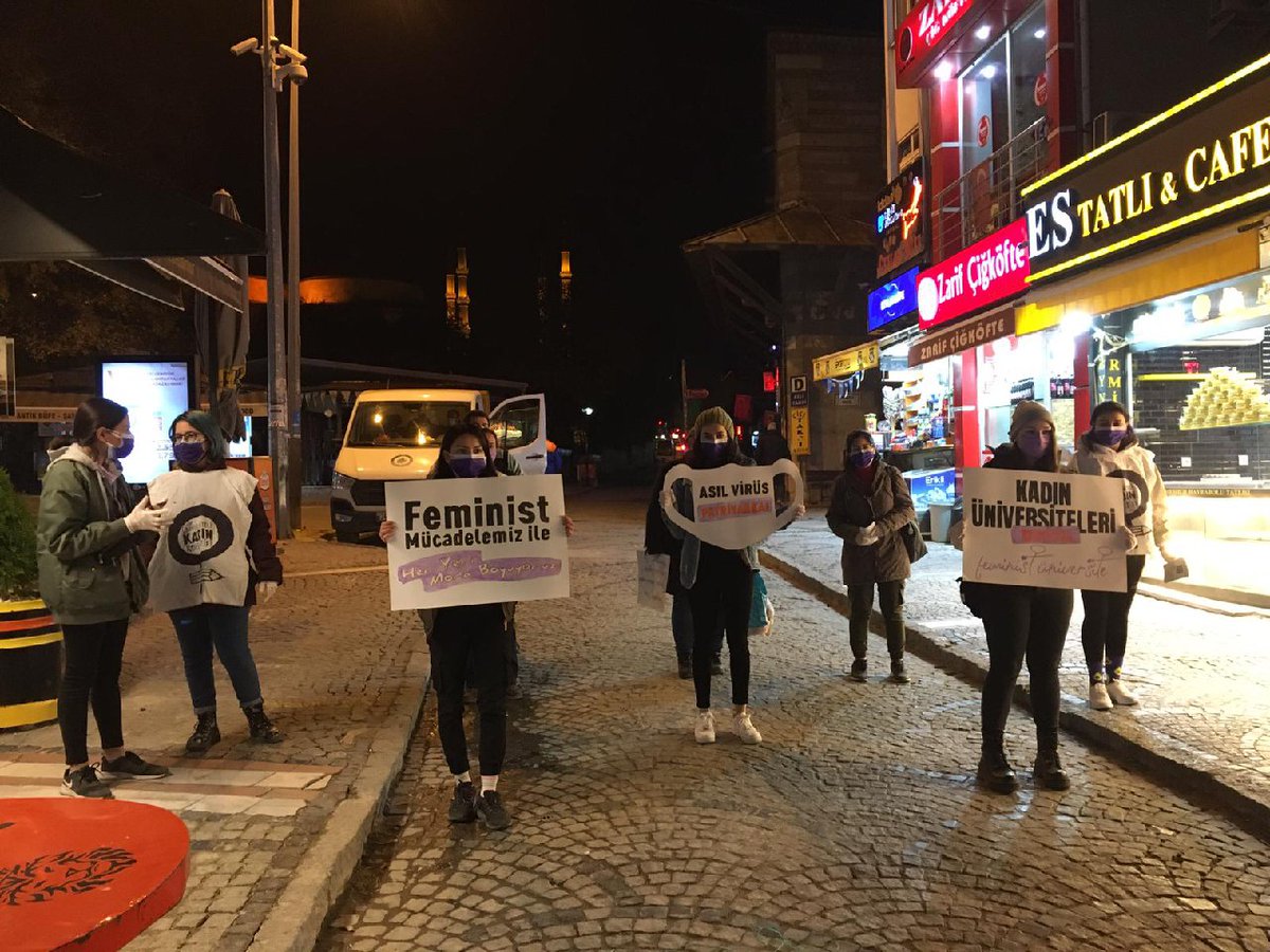 feministkolektf's tweet photo. 15 Aralık günü Trakya Üniversiteli Kadın Kolektifi’nden 3 arkadaşımız polis tarafından aranarak ifadeye çağrılması üzerine açıklamamızdır. Telefonda "25 Kasım Kadına Yönelik Şiddete Karşı Mücadele Günü ile ilgili savcı soruşturma başlattı, gelip ifade vermeniz gerekiyor." denildi https://t.co/0xKwSwcLD9