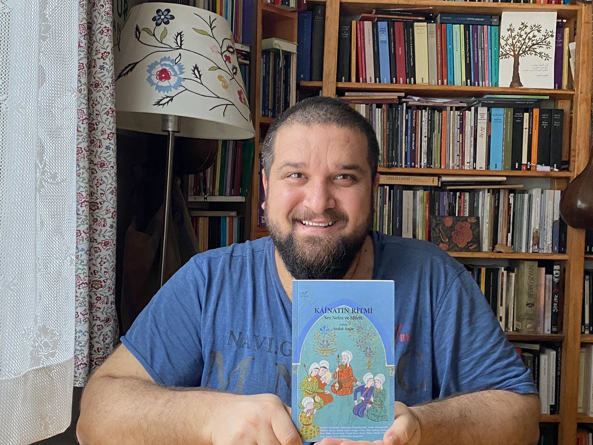 anarsedat's tweet photo. Pandemi döneminde konser yapamadım ama bir müzik kitabı hazırladım. Birbirinden kıymetli dostlarım da bana yazılarıyla destek oldular. “Bu twiti rt eden kişiye kitap hediye ” diye bir twit atmayacağım:) Çünkü bayağı emek verdik. Siz de kitabı edinerek destek olabilirsiniz bize:)) https://t.co/jRmBz5pQMt