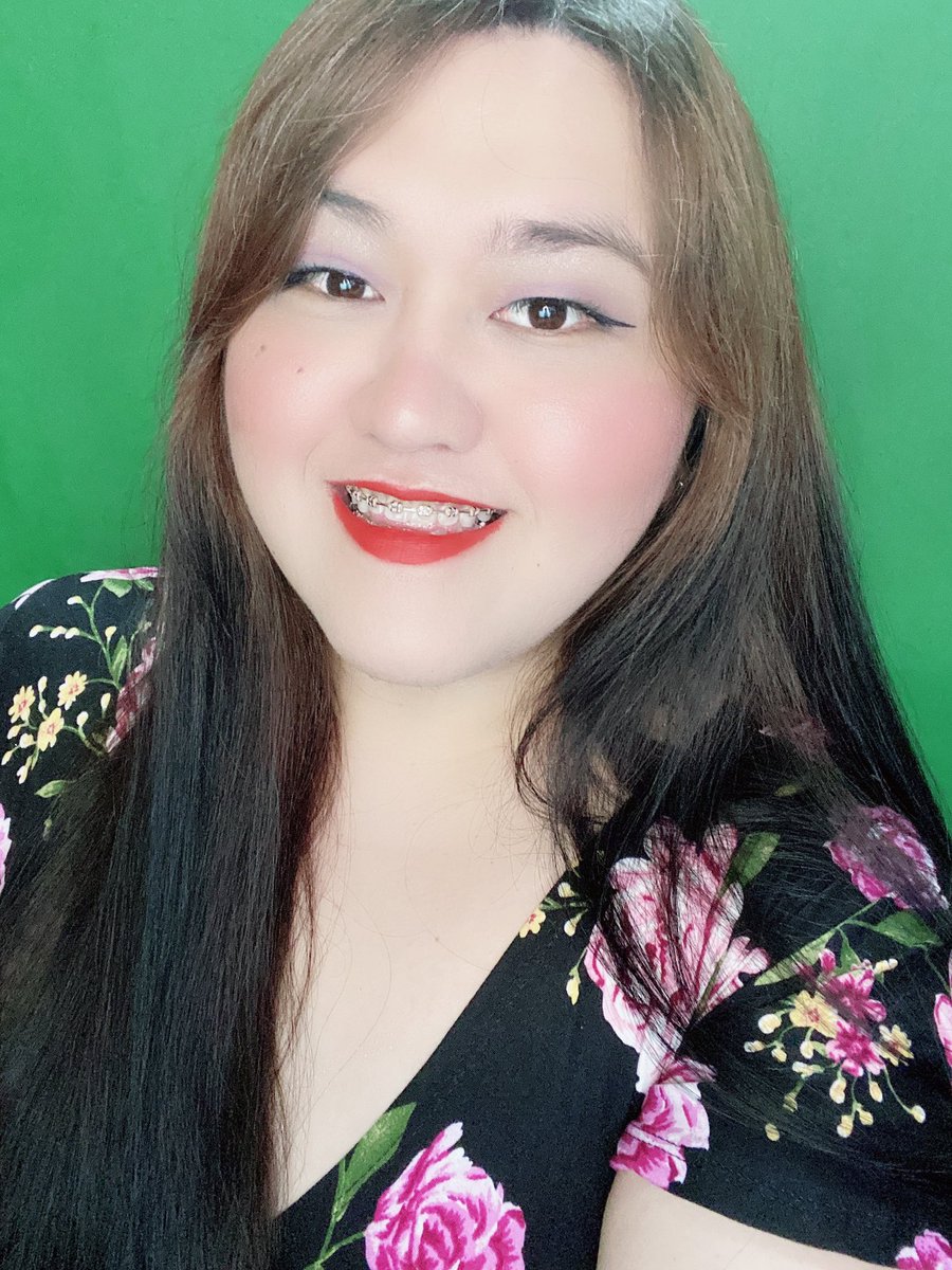 ishienriquez's tweet photo. Ready to stream! I love you ring light😂❤️🥰 Happy Long vacation sa lahat!❤️ Lets end 2020 na and move on sa 2021!! Wine 🍷 tayooooo tonight

#thedrunkstreamer
#streamfie https://t.co/U2B0yNFlqV