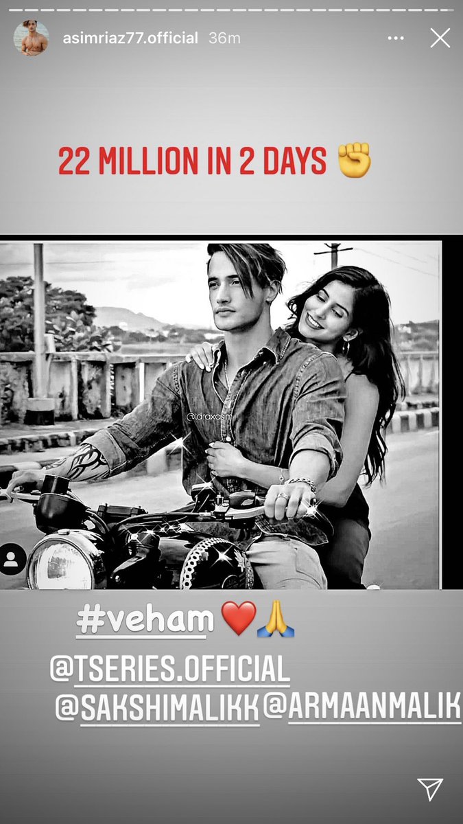 IamAsimRiaz1's tweet photo. #AsimRiaz @imrealasim 🤩

VEHAM WINNING HEARTS 
#Veham 22 million views ♥️

@ArmaanMalik22 @TSeries 
#ArmaanMalik #SakshiMalik https://t.co/bCzqD0hsXS