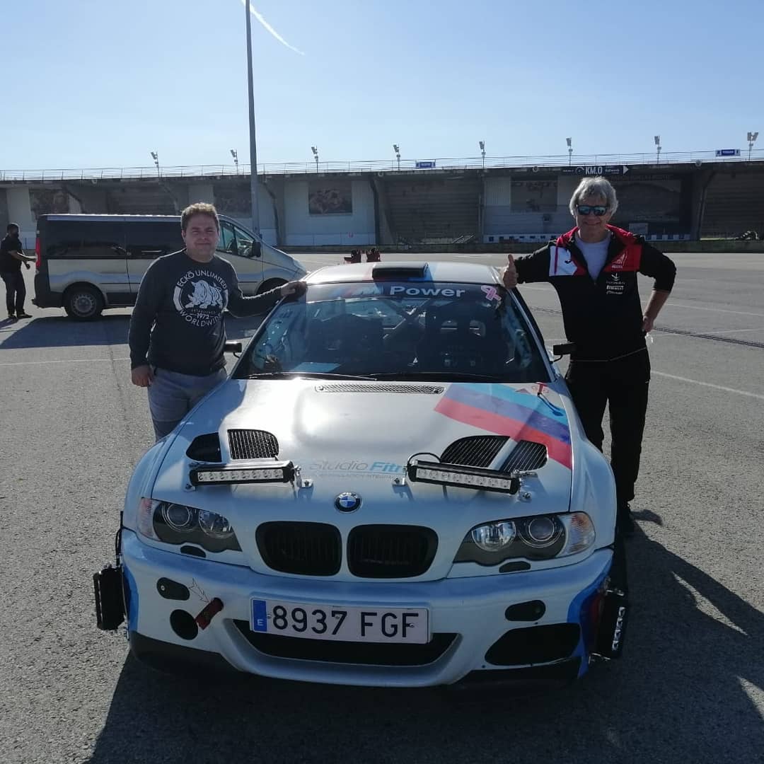 Uno de nuestros equipos en el Rallysprint de Jerez de la Frontera que será en el circuito de velocidad Ángel Nieto de la misma ciudad. 
Santiago Barragán y Francisco Colchón con su fiable BMW M3. 

Mucha suerte para ellos.