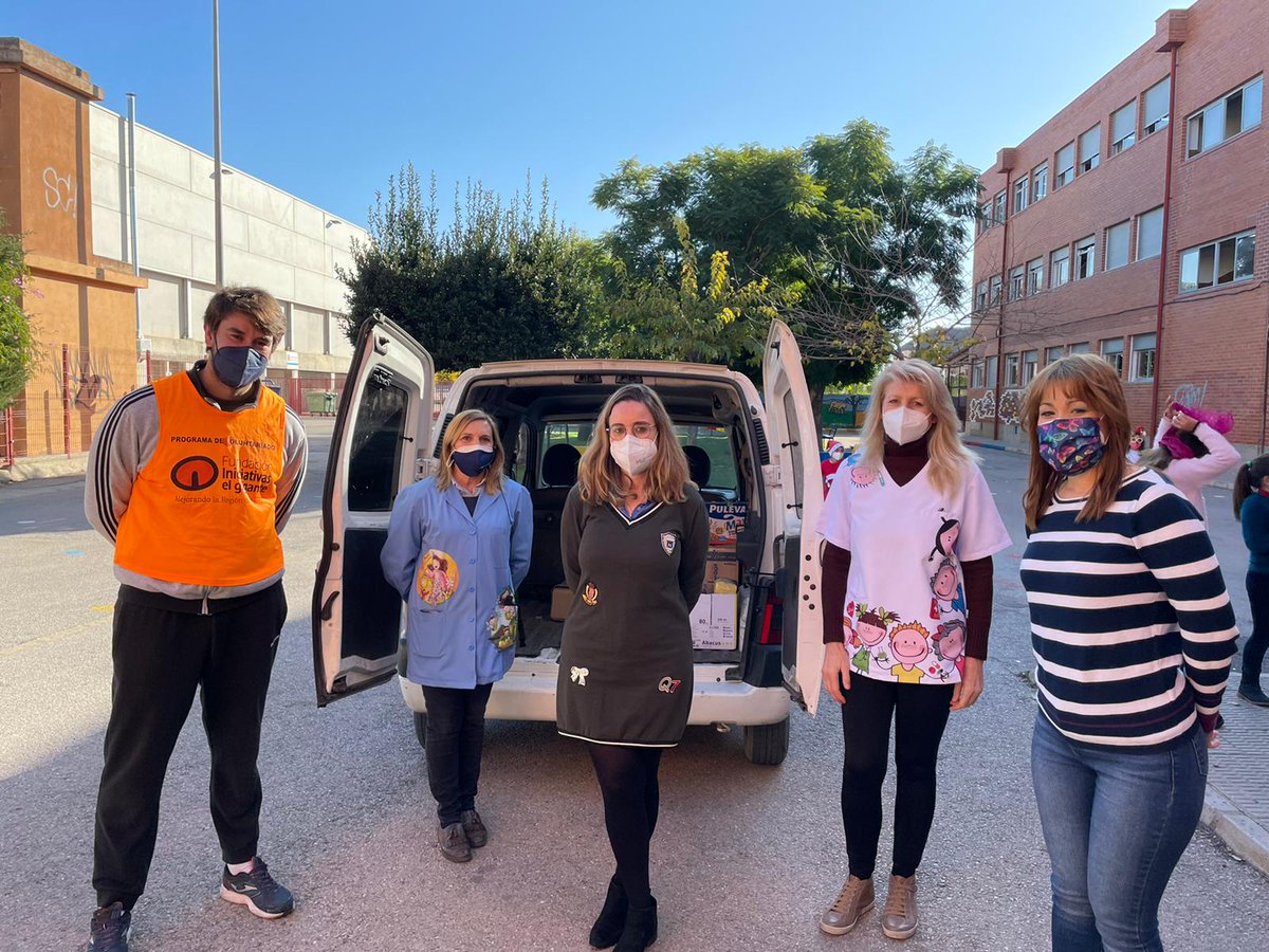 FundacionIEG's tweet photo. Hoy otra jornada de recogida de alimentos del #programaalimenta para #cáritas en la Parroquia de San Cristóbal (gracias a Regulo y feligreses del barrio), CEIP Pasico Campillo y CEIP San Fernando (Gracias a los equipos directivos y a sus alumnos)
#somosfundacion #lorca #RSC https://t.co/Qa1BnVtQNC