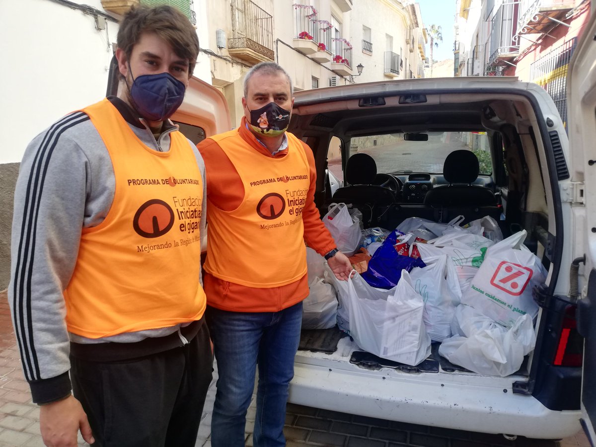 FundacionIEG's tweet photo. Hoy otra jornada de recogida de alimentos del #programaalimenta para #cáritas en la Parroquia de San Cristóbal (gracias a Regulo y feligreses del barrio), CEIP Pasico Campillo y CEIP San Fernando (Gracias a los equipos directivos y a sus alumnos)
#somosfundacion #lorca #RSC https://t.co/Qa1BnVtQNC