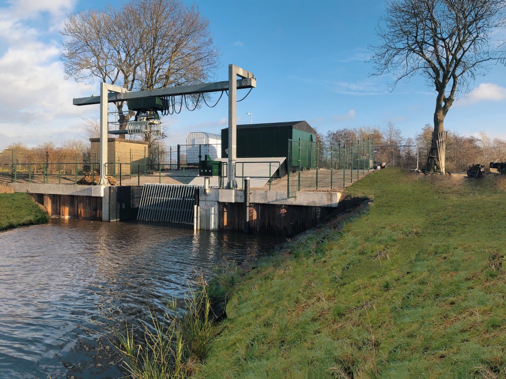Gemaal #Giethoorn is gerenoveerd en voldoet weer aan de eisen van deze tijd. Het #gemaal is onderdeel van het gebiedsplan ‘Water op maat voor #landbouw en #natuur in de polders rond Scheerwolde’ in de gemeente <a href="/steenwijkerland/">Steenwijkerland</a>. Info: bit.ly/3r7weuS #wateropmaat