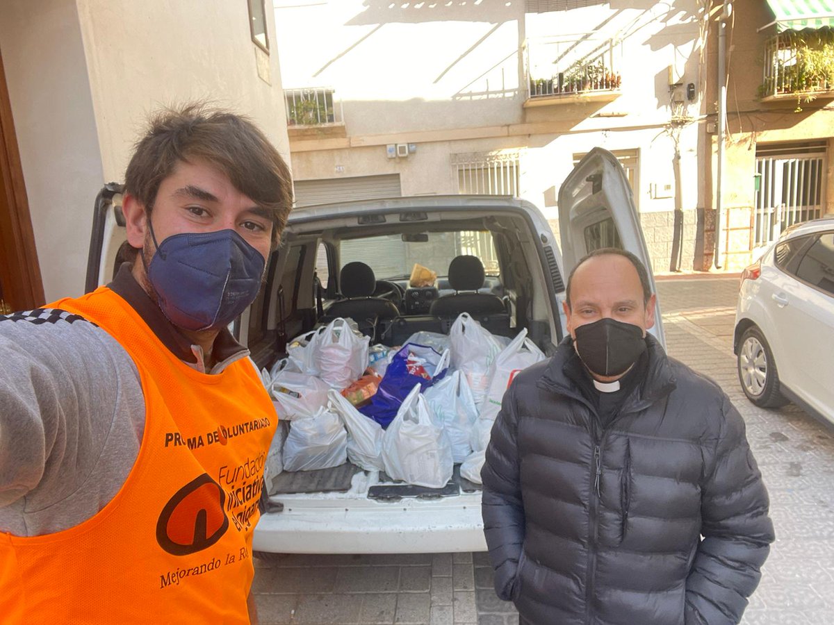 FundacionIEG's tweet photo. Hoy otra jornada de recogida de alimentos del #programaalimenta para #cáritas en la Parroquia de San Cristóbal (gracias a Regulo y feligreses del barrio), CEIP Pasico Campillo y CEIP San Fernando (Gracias a los equipos directivos y a sus alumnos)
#somosfundacion #lorca #RSC https://t.co/Qa1BnVtQNC