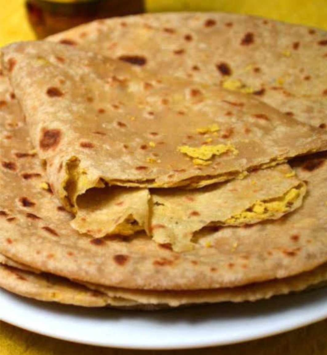 Daal Puri: in Bihar n Jharkhand no celebration is complete without Daal puri. It's basically chana daal stuffed paratha n often deep fried like Kachori also. Usually eaten with pickles, chutney, and Aalu dam.