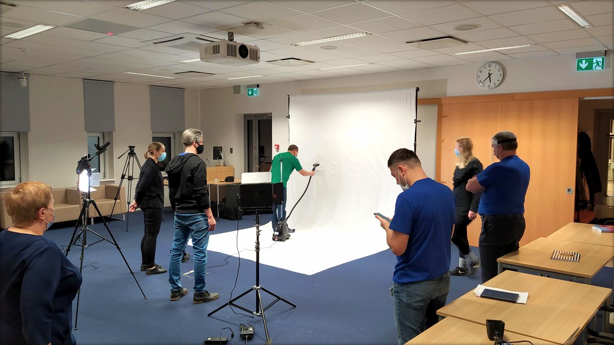 5GSolar's tweet photo. #Teaseralert!
This week #ERAchair project #5GSolar at #LabThinFilmChemTech had a #videoshoot that will be #published #soon. #excitited!
#thankyou Laura Lisete Roosaar and Andri Luup for #amazing #collaboration
#behindthescenes https://t.co/55gbneUqF9