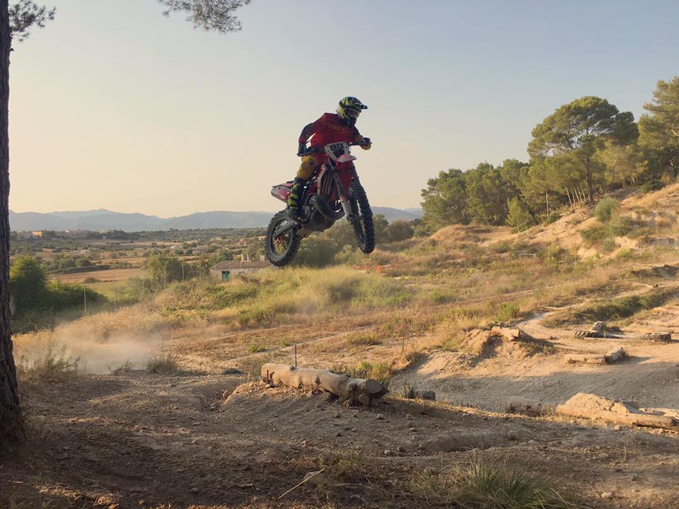 Lo que se siente cuando estás aquí arriba es indescriptible. 🔝⁠
⁠
¿Cuál es tu mejor recuerdo sobre la arena? ¡Queremos leeros! 🔥🔥🔥⁠
⁠
#Shiro #BeShiro #NowShiro