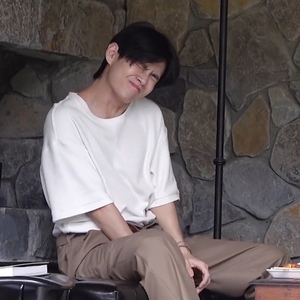 taejinthinker's tweet photo. >_< https://t.co/z3PsWp6cG9
