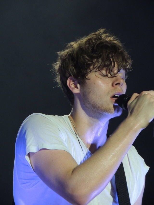 5sos covered in sweat, a thread.