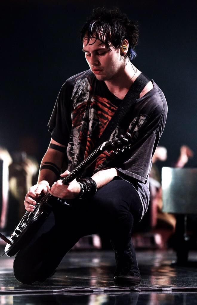 5sos covered in sweat, a thread.