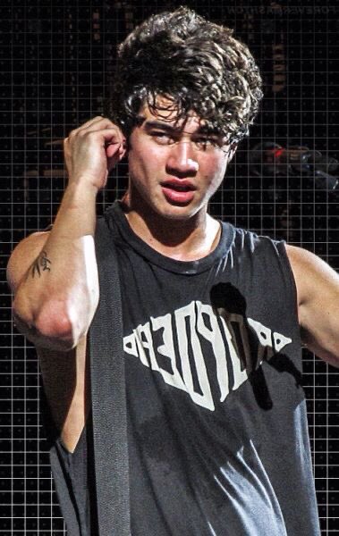 5sos covered in sweat, a thread.