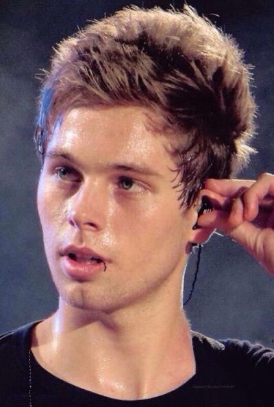 5sos covered in sweat, a thread.