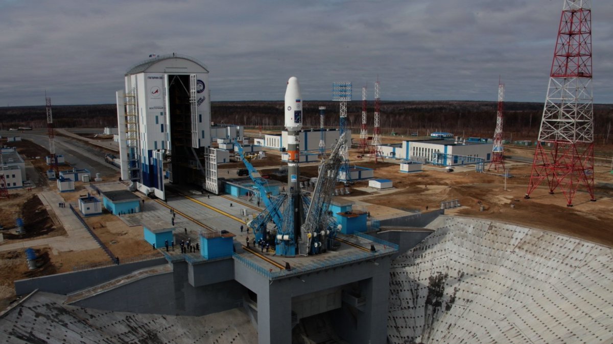 YourNewsUKtv's tweet photo. One Web is getting ready to launch 36 satellites into space LIVE 12:30pm https://t.co/4IVlcW0OEu from Russia's Vostochny Cosmodrome for better earth communications, broadband #OneWebLaunch #launch4 #broadband #communications #Arianespace https://t.co/yMINyHTOCf