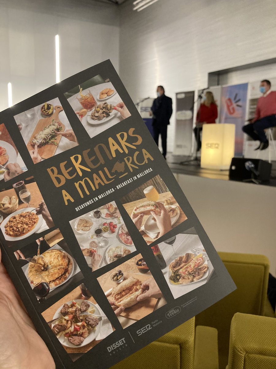 LydiaPerezM's tweet photo. En la Presentación del tercer libro sobre ‘Berenars a Mallorca’ en el @pcongressosp 
Estas iniciativas dan valor a nuestra gastronomía, bares, cultura y cocineros.
#Variats
Enhorabuena a los impulsores de esta bonita iniciativa 
#Disset #SerFoodie 
 @La_SER https://t.co/J5u3bAAiIA