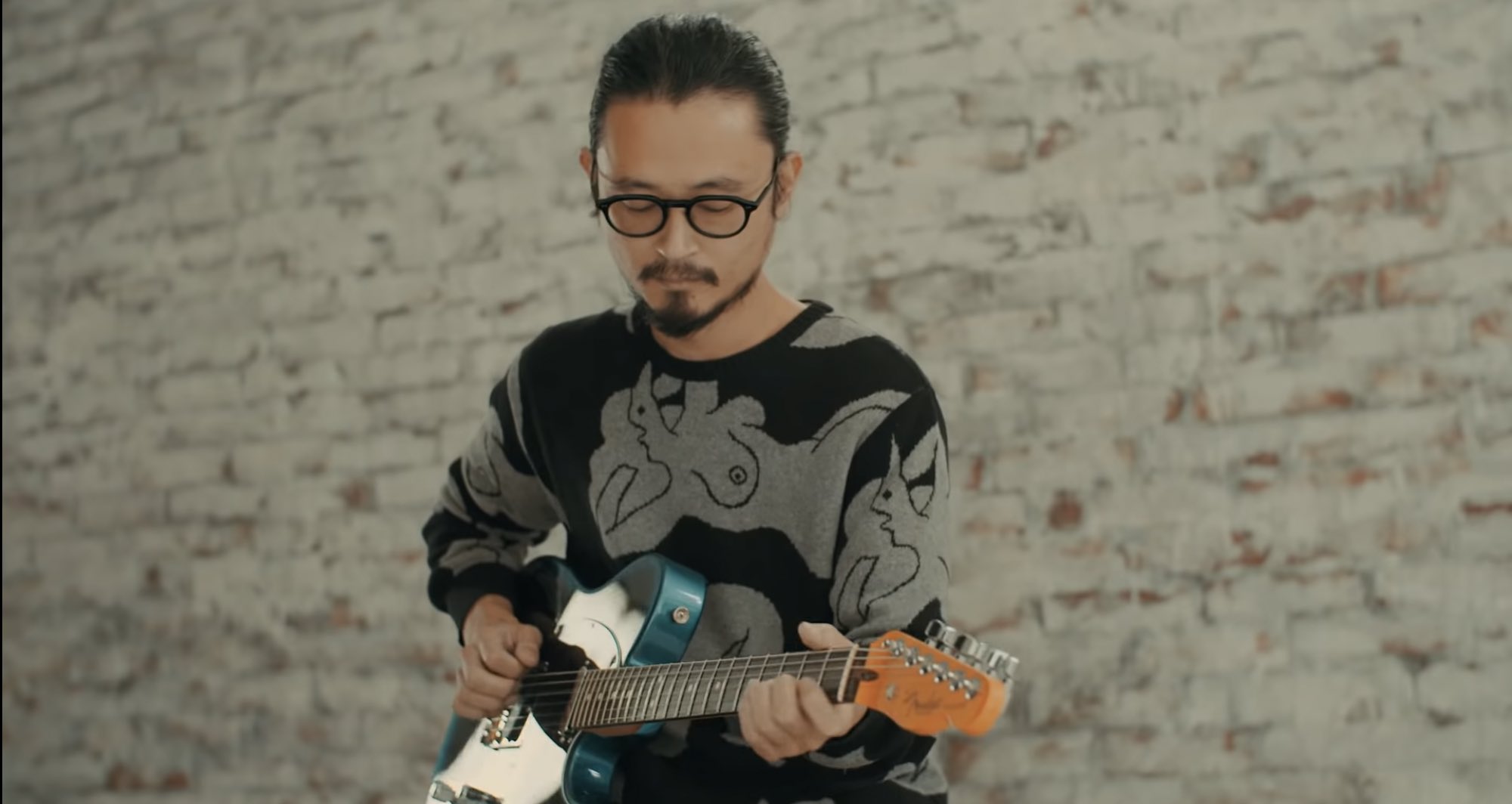 تويتر おゆろ على تويتر Twitterファッション部の方へ こちらの長岡亮介さんが着ているおっぱいニットはどちらのものでしょうか 僕が着たら捕まる可能性はありますがそれもまた一興なので情報をお待ちしています T Co Zplutrqrpx