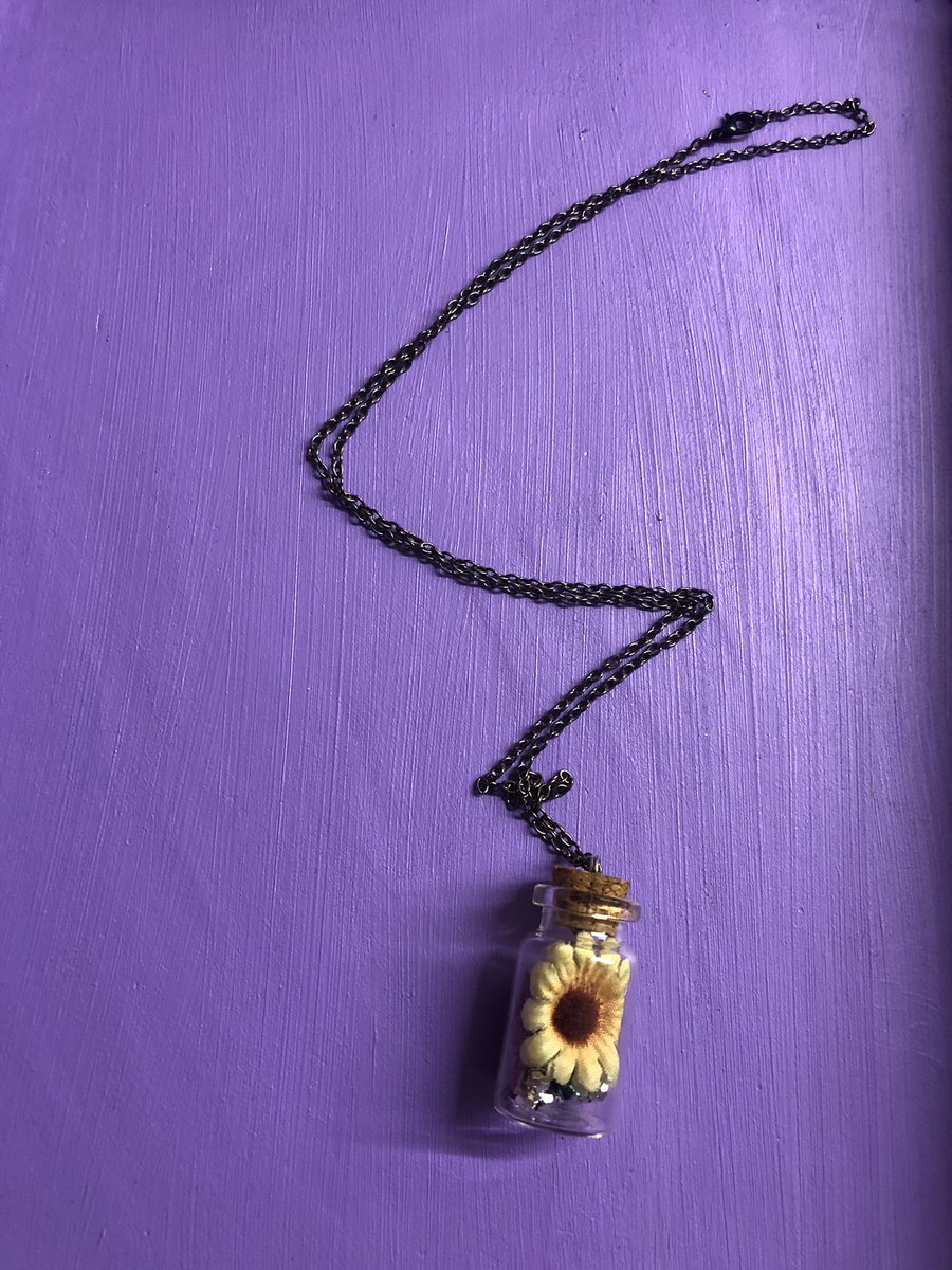 ssherrylady's tweet photo. Bu kolyeyi “sen benim papatyamsın” dediğin kişiye hediye et 🌟✨💫
#takılar #kolye #bileklik #takı #küpe #aksesuar #moda #bijuteri #jewelry #fashion #necklace #accessories #model #followme #bijox #womenaccessories #stil #istebenimstilim #bukombin #bijoux #zara #uzunkolye https://t.co/6djXMg01pO